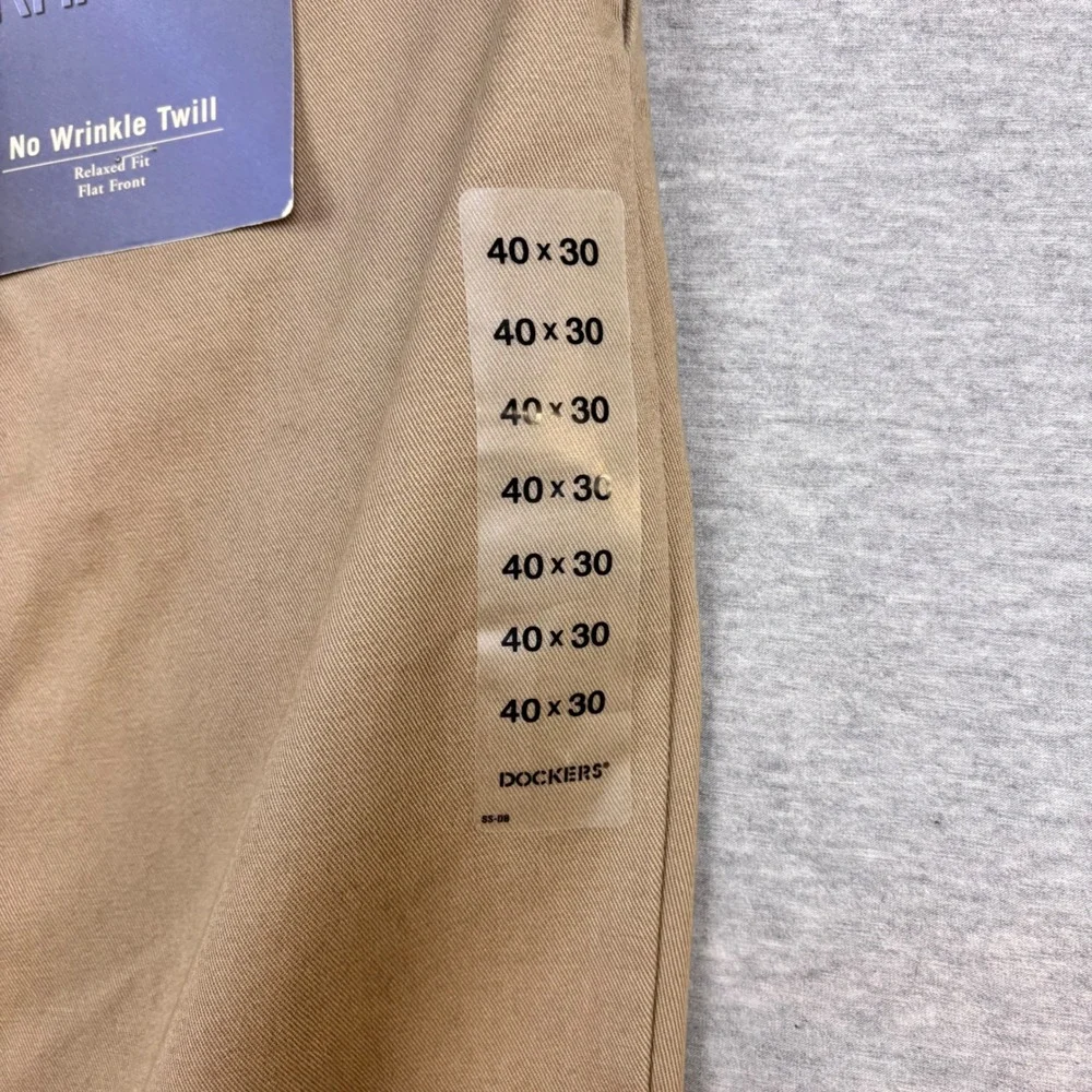Dockers Relaxed Khakis Mens 40x30 Tan No Wrinkle Twill Flat Front 405818175 NWT